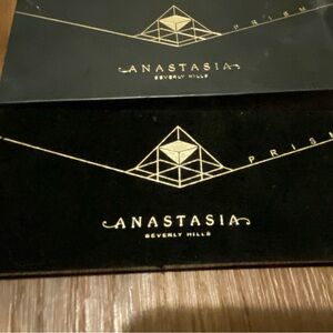 Anastasia Beverly Hills Prism Palette